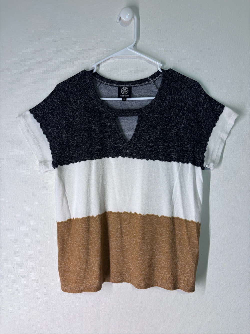 bobeau Black White Tan Colorblock Short Sleeve Keyhole Top